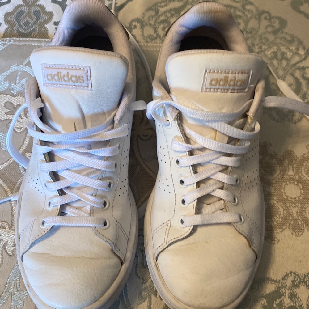 Adidas Women’. Size: 7 1/2 Color: White